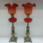 شمعدان کریمخانی قرمز رنگ ثابت شمعدان نفتی سنتی با پایه آنتیک لامپای درجه یک سنتی قرمز